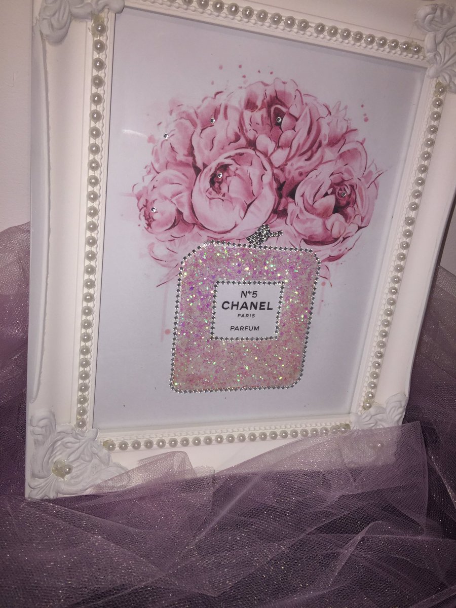 beau_lovelyxx's tweet photo. In total love with this ππ #pinkchanel #glitterframe PayPal Accepted orders dispatched within 2 working days by recorded delivery π https://t.co/tRZI79iUpp