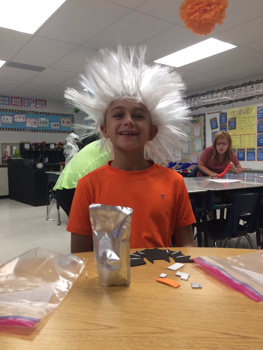 LeaStutzman's tweet photo. Fall party makes me smile! #KLSDStaff Kingsstrong https://t.co/DvxVnbPPxj