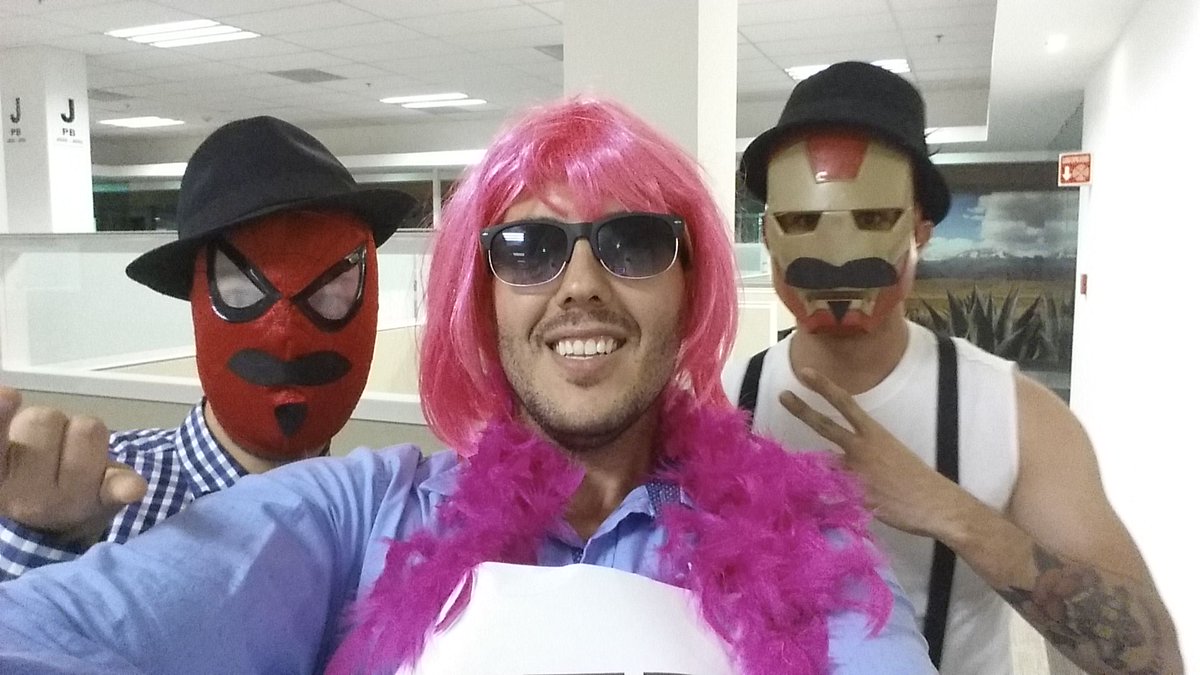 fherlogo1's tweet photo. Aquí codeandome con los famosos #spidercholo #ironhommie #supishidiosa #alvezequiel @PepeYTeo @Lagalatzia @TilaMariaSesto @thekingofmean https://t.co/i43nsBghRD