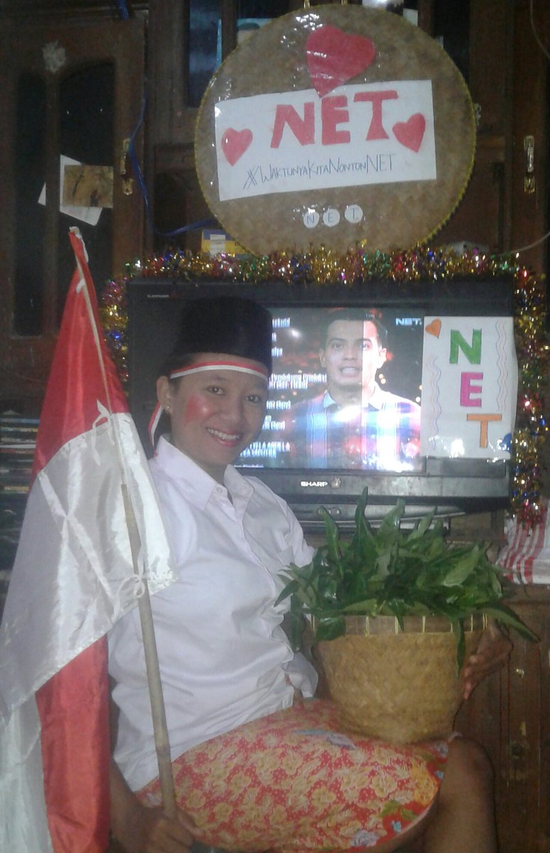 Meski ketinggln liht acara <a href="/Melamar_NET/">Melamar NET</a>  tapi tetp semangt 💪Ada mas <a href="/TemmyRahadi99/">Temmy Rahadi</a>  yg gnteng habis.😍 #WaktunyaKitaNontonNET