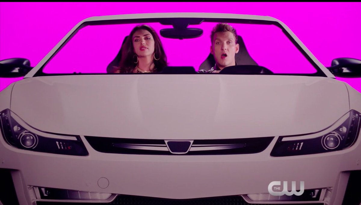 You should def tune into @cw_crazyXGF TN on @thecw #CrazyExGirlfriend