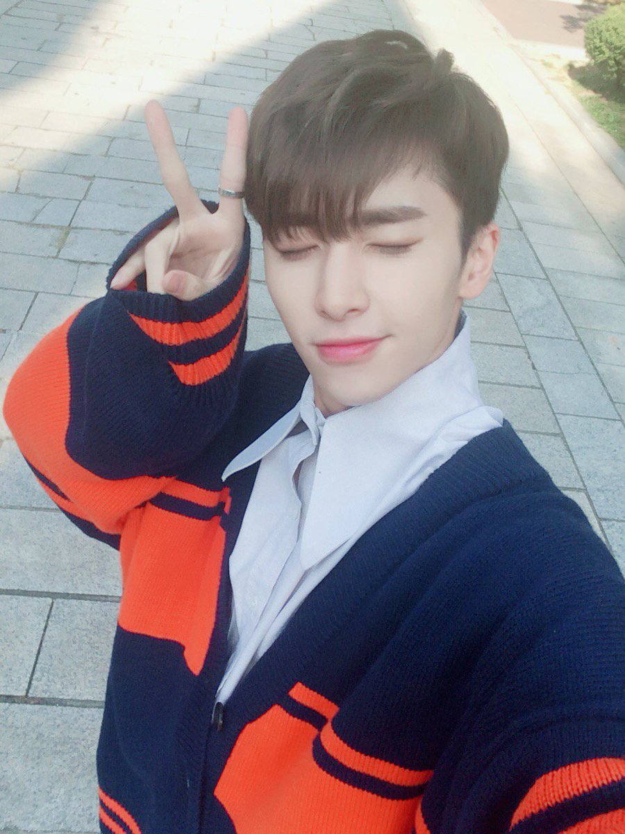 UP10TION's tweet photo. [#샤오] 우리 조금 이따 만나❤ https://t.co/pNnPO4dPge