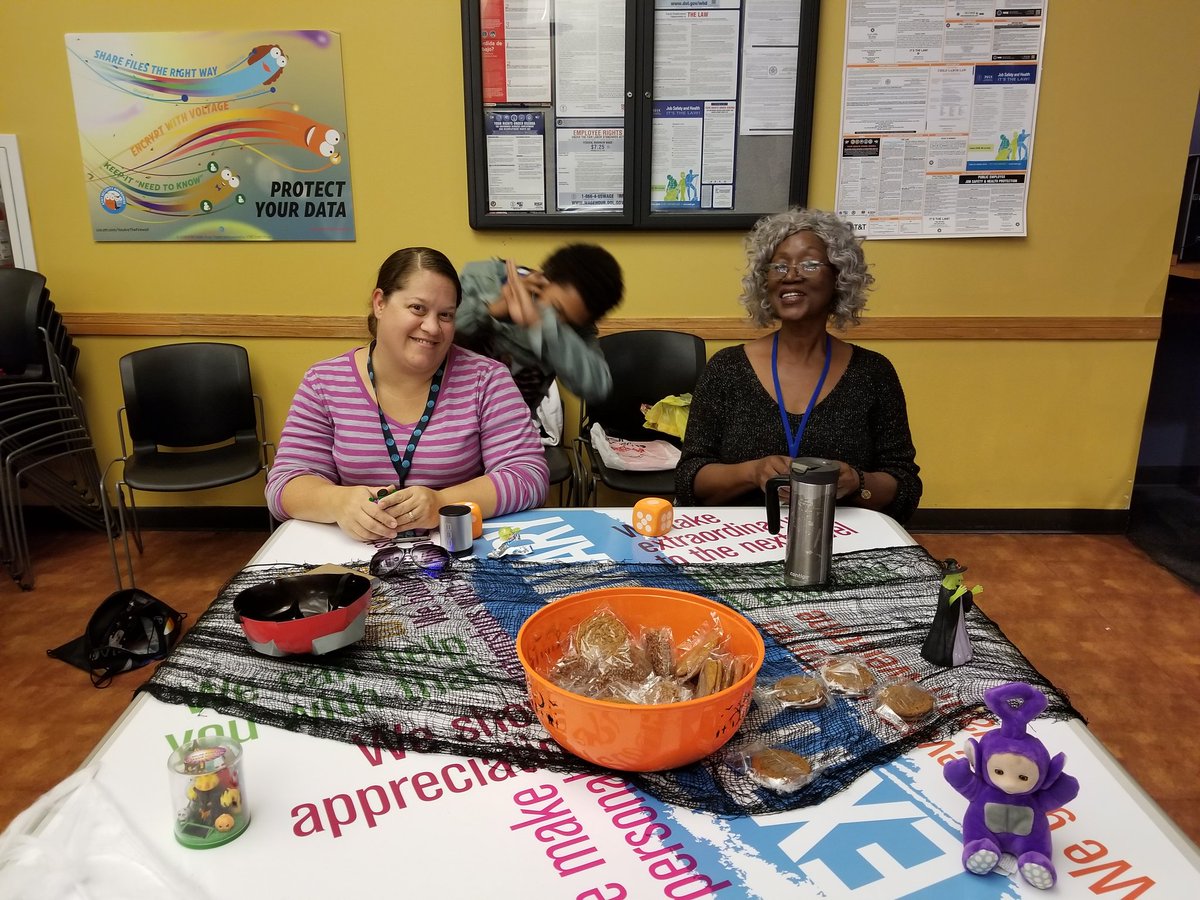 Family Trunk or Treat Night!! <a href="/faceoftee/">Tiara Frost</a> <a href="/LauraSu02647486/">Laura Sullivan</a> #Techcaretweets #lifeatatt