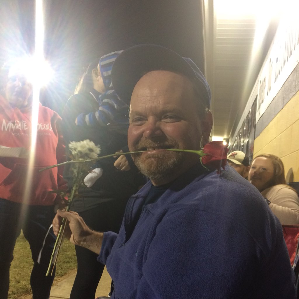 FakeRandyLawson's tweet photo. #NewProfilePic

Screw u Fulmir. 12-5-01🌹🌹🌹 https://t.co/dB5uzwsPLn