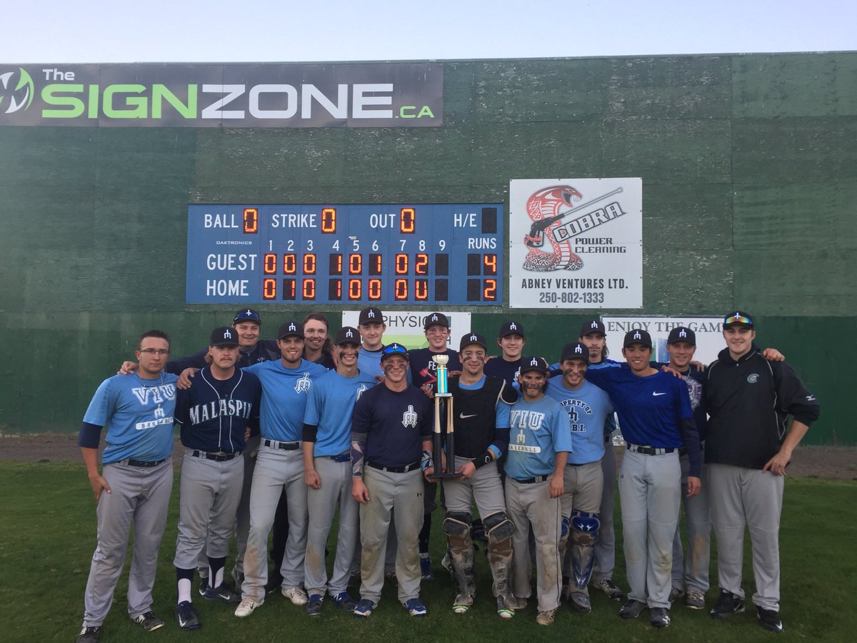 VIUBaseball's tweet photo. In a dramatic extra innings game team Blue has been crowned your 2017 VIU Fall World Series Champs! Final score 4-2  Story to follow! #goM’s https://t.co/HkLyfx2YsD