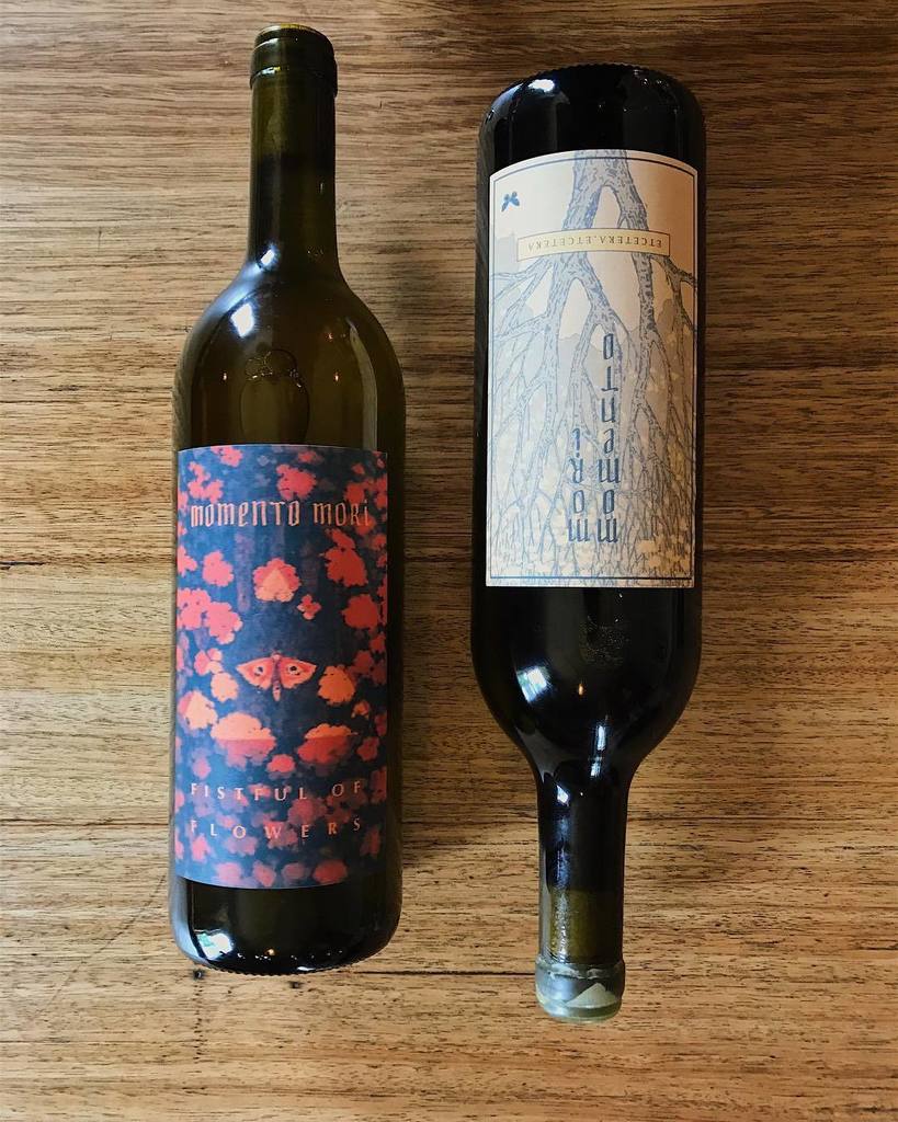 NHoodWine's tweet image. Hot off the @momentomoriwines press, &amp;amp; tasting like pure magic 💫#fistfulofflowers #etceteraetcetera #momemtomori #… ift.tt/2zKUPdB