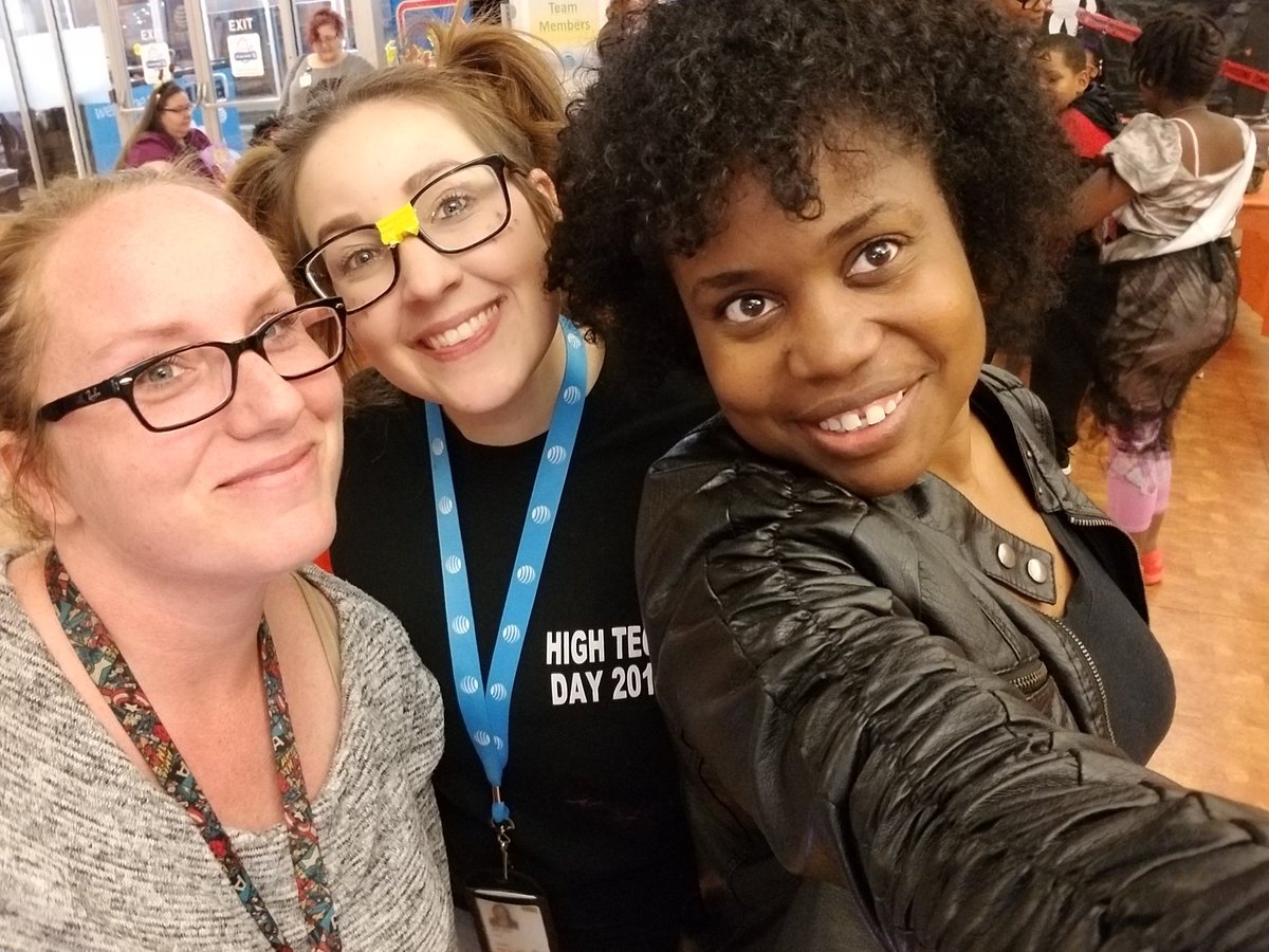 Family Trunk or Treat Night at The Tulsa Site. #Techcaretweets #lifeatatt #hacemostulsa @DilhiaJohnson <a href="/AnnieTulsa/">Annie Goad</a>