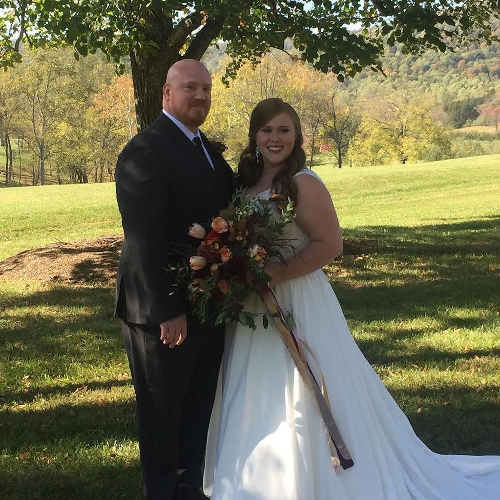 Aren't they GORGEOUS?!? You can feel their joy radiate! #byebyemchie 
That gorgeous bouquet is by our dear friend … ift.tt/2hgbgrC