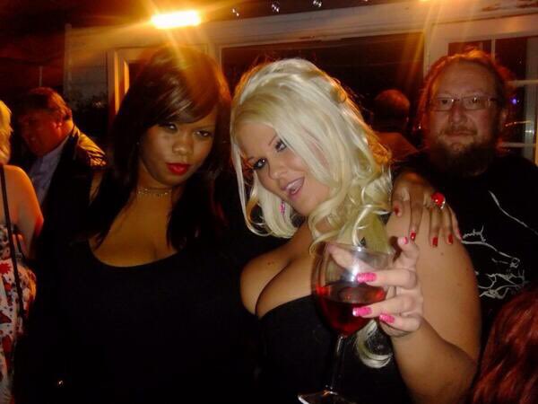 #throwback with the the real #og #bbwfamily #bbw #sexiest 🇬🇧 #blondebombshell @Sindy_Strutt https://t<a href="/tag/throwback"class="tags">#throwback</a><a href="/tag/og"class="tags">#og</a><a href="/tag/bbwfamily"class="tags">#bbwfamily</a><a href="/tag/bbw"class="tags">#bbw</a><a href="/tag/blondebombshell"class="tags"><span>#blondebombshell</span></a><a href="/tag/sexiest"class="tags"><span>#sexiest</span></a>