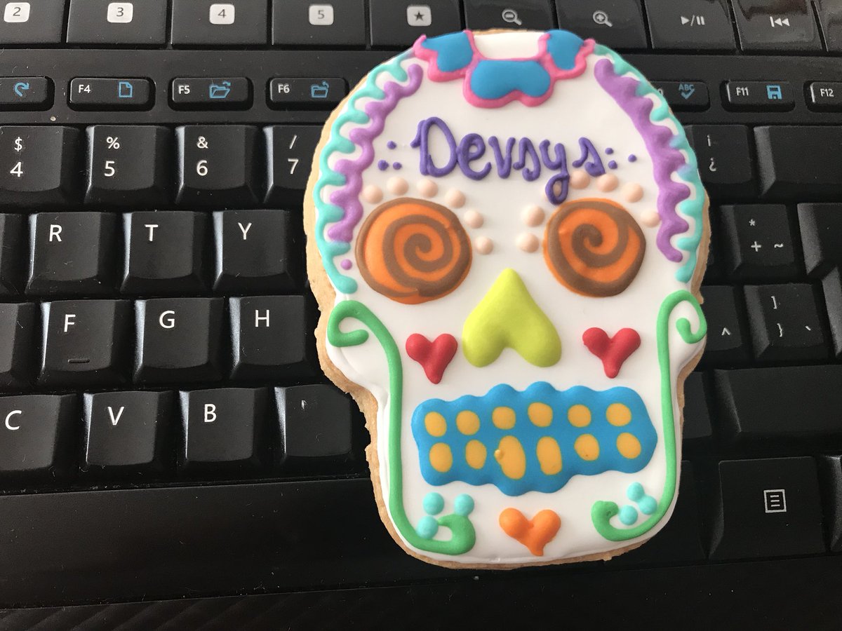 DevsysdeMexico's tweet photo. Somos una empresa orgullosamente mexicana y amamos festejar nuestras hermosas tradiciones ☠️💀 #DiaDeMuertos #Devsys https://t.co/GOHCeTZIrs