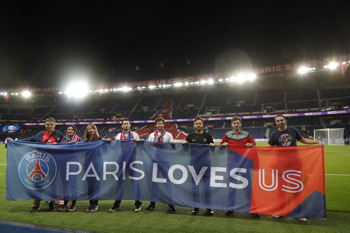 PSG_inside's tweet photo. Les fan-clubs 🇺🇸 étaient présent au Parc des Princes pour assister à #PSGOGCN
🙌🔴🔵 #ParisLovesUS 🇺🇸 https://t.co/ThgNWL1Aiw