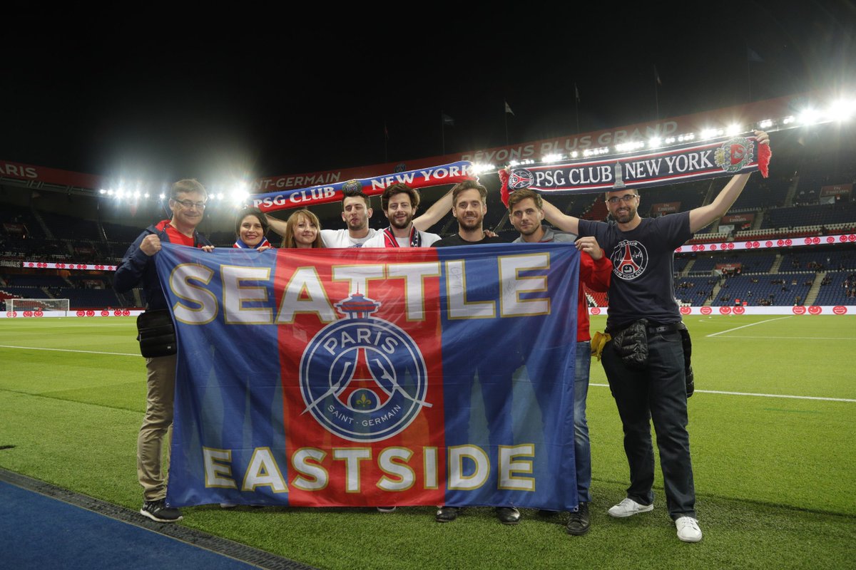 PSG_inside's tweet photo. Les fan-clubs 🇺🇸 étaient présent au Parc des Princes pour assister à #PSGOGCN
🙌🔴🔵 #ParisLovesUS 🇺🇸 https://t.co/ThgNWL1Aiw