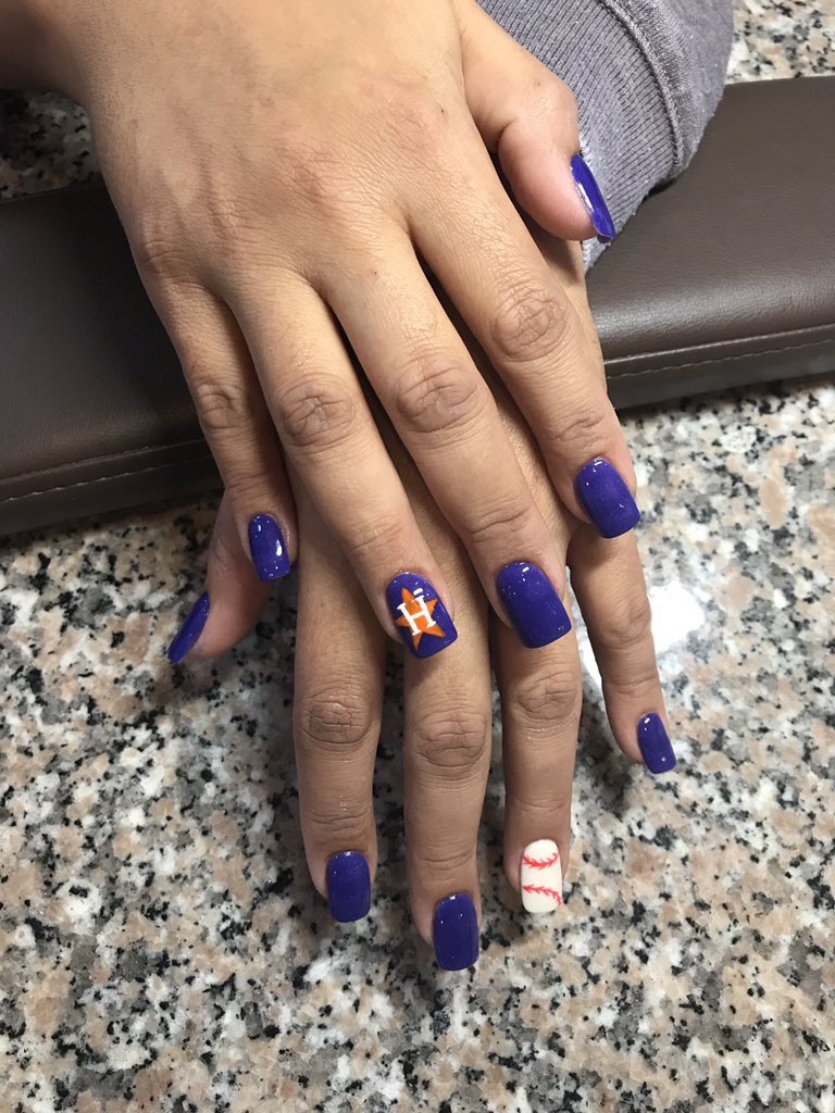 MayraABC13's tweet image. Astros fever has taken over the city! From treats to tees. Houston can't get enough. @StatelineDesign @DessertGallery @Maldivesnails