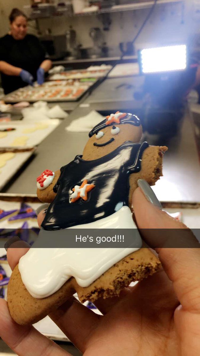 MayraABC13's tweet image. Astros fever has taken over the city! From treats to tees. Houston can't get enough. @StatelineDesign @DessertGallery @Maldivesnails