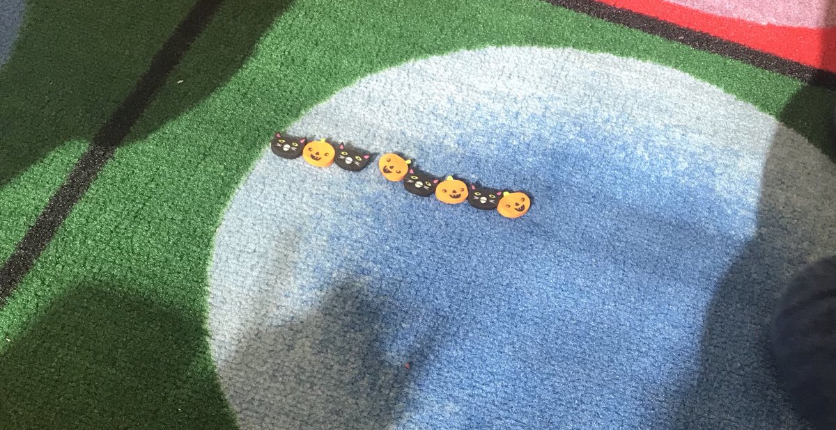 MissBrashear's tweet photo. 1st grade created patterns of long and short sounds to perform! Pumpkins=long, cats=short. @SouthgateTigers @MGMSanJuan #musicalcreators https://t.co/WRfUegEbEy