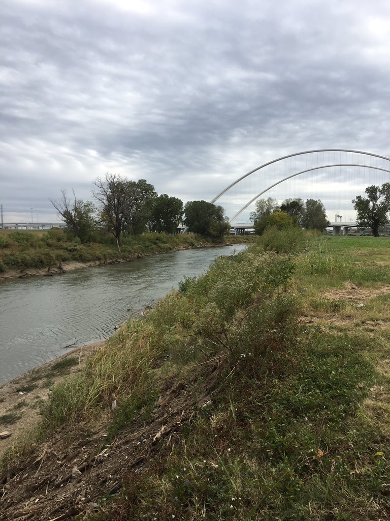 trinityparkc's tweet photo. #Dallas | It's cold outside, but it sure is pretty! Stay warm tonight. 

#trinityskylinetrail #trinityparkconservancy #happyfallyall https://t.co/00atHNcFWC