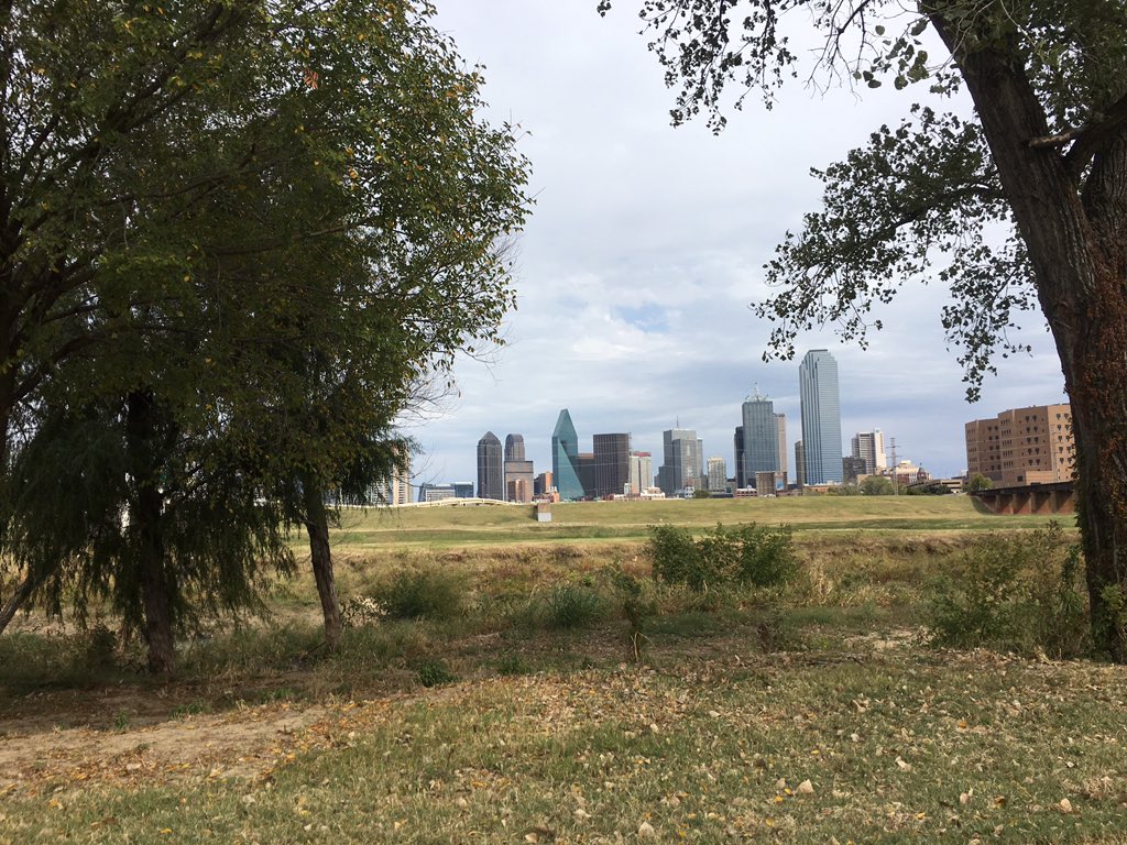 trinityparkc's tweet photo. #Dallas | It's cold outside, but it sure is pretty! Stay warm tonight. 

#trinityskylinetrail #trinityparkconservancy #happyfallyall https://t.co/00atHNcFWC
