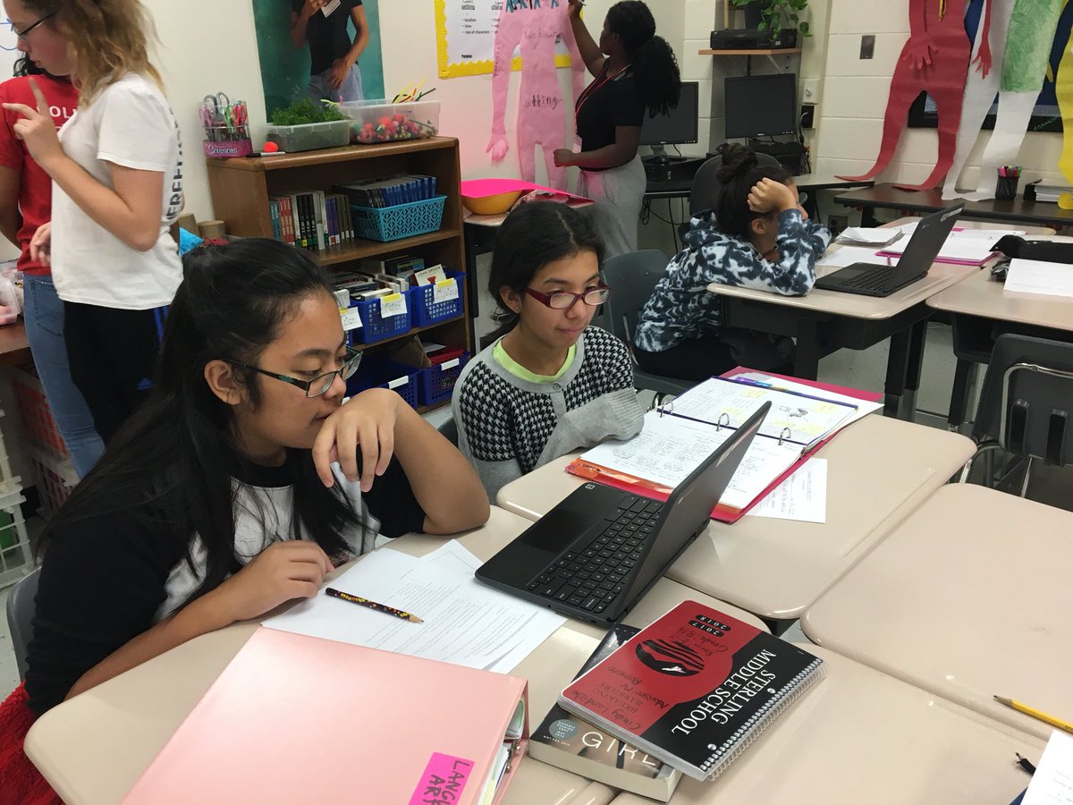 deborahdodd3's tweet photo. 8th grade English PBA in action #sterlinggrit https://t.co/N1dJOaH1Ad