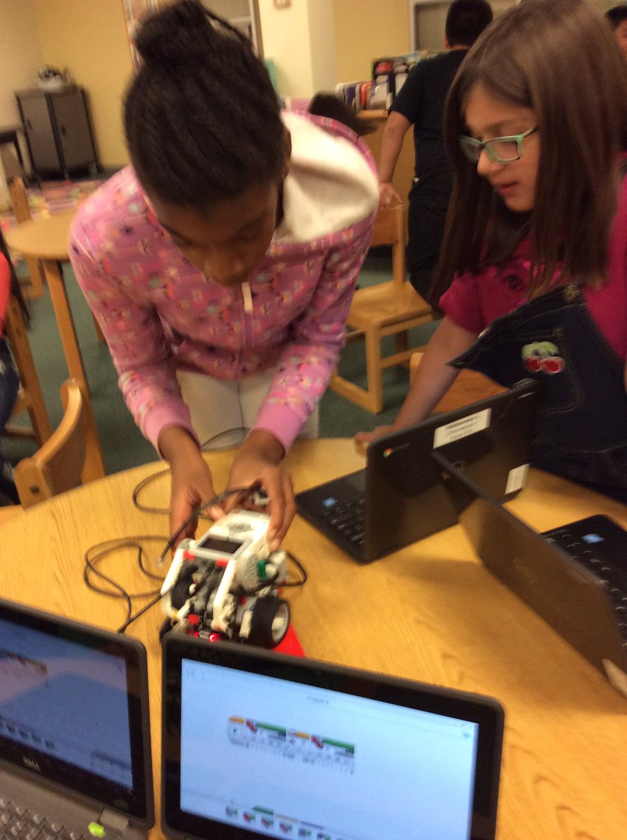 MyPrettiesLPC's tweet photo. #LEGO #blockloop @FormanEngineers @FormanFalcons https://t.co/KbLy2CAli7