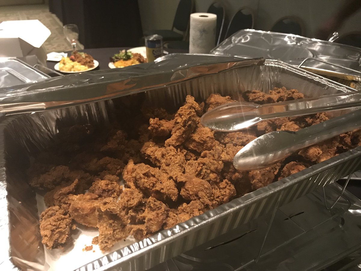 lisinsd's tweet photo. taking a break from #thediversitycon with deliciousness from @StreetCarMerch https://t.co/ffYneyUKy7