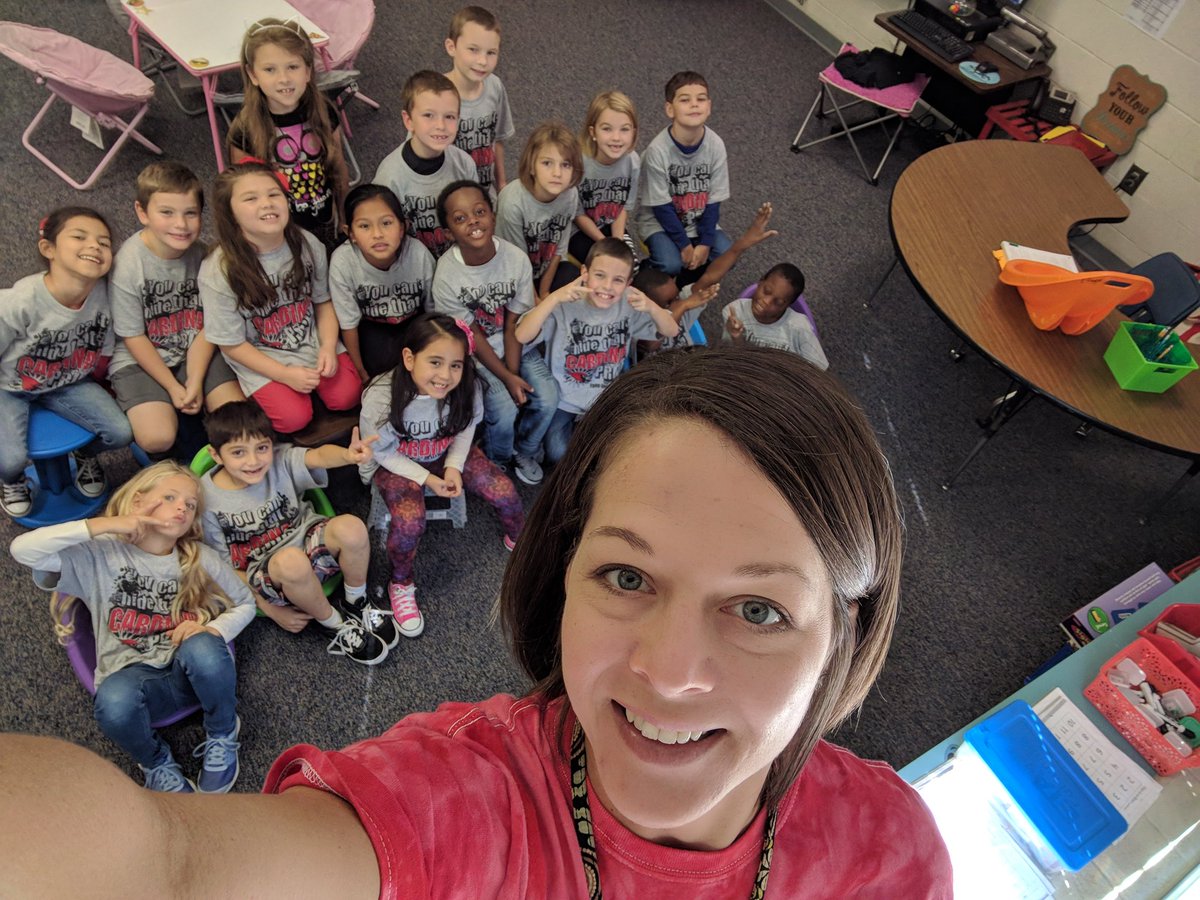 MrsRsClass1's tweet photo. We have Cardinal Pride😁 Thanks to our PTA for giving each child in the school a Cardinal shirt! #cardinaltweets @FourOaksES https://t.co/p0jgoVfbP4