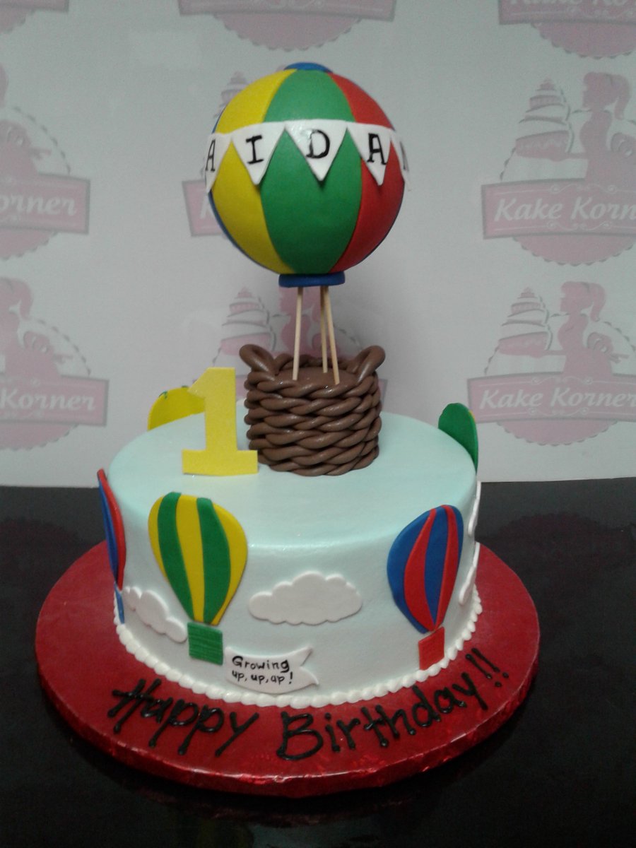kakekorner's tweet photo. sorry it has taken me so long to get back to posting all of these buttercream beauties from kake korner https://t.co/fsaJ6YsRDw