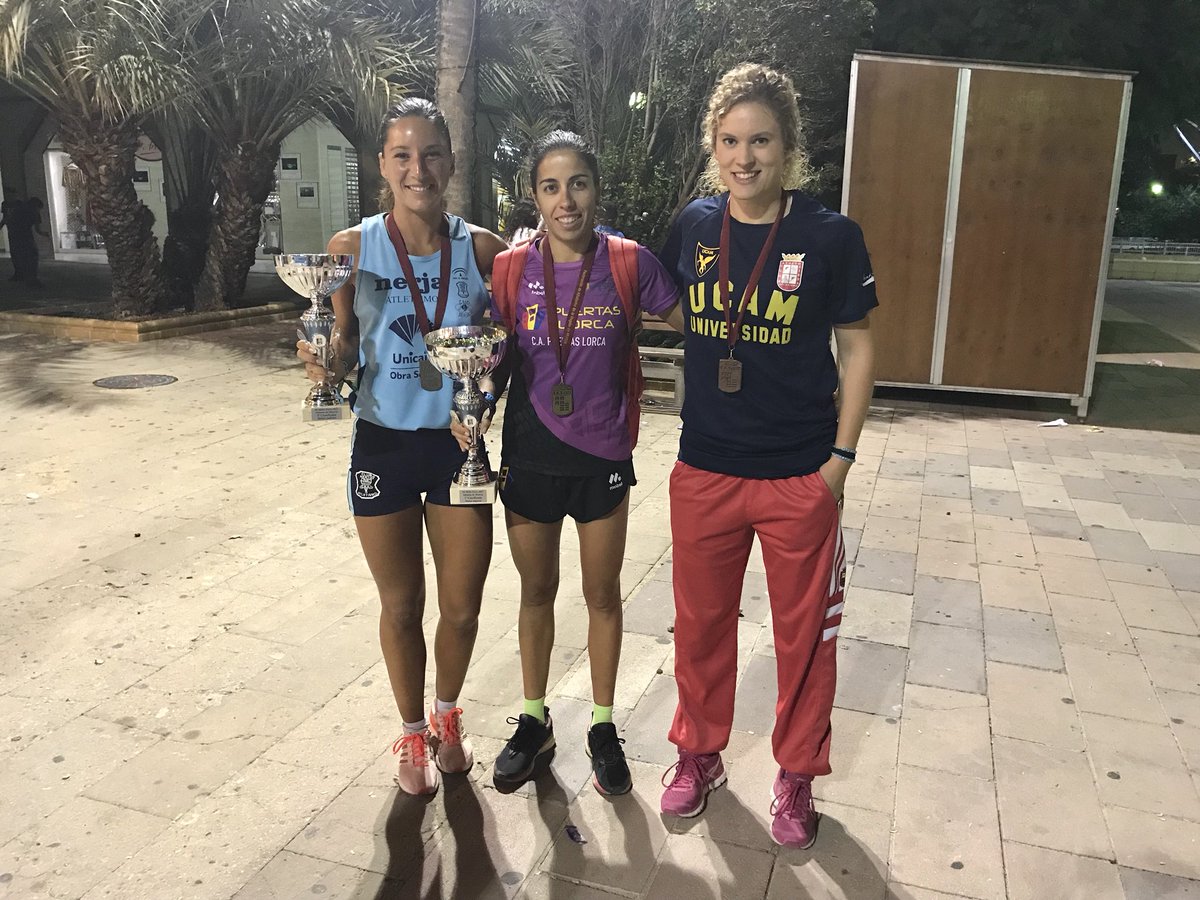 Este fin de semana ha tocado probar otra distancia.
Subcampeona Autonómica Milla en Ruta.Experiencia muy diferente,ha sido un placer chicas!