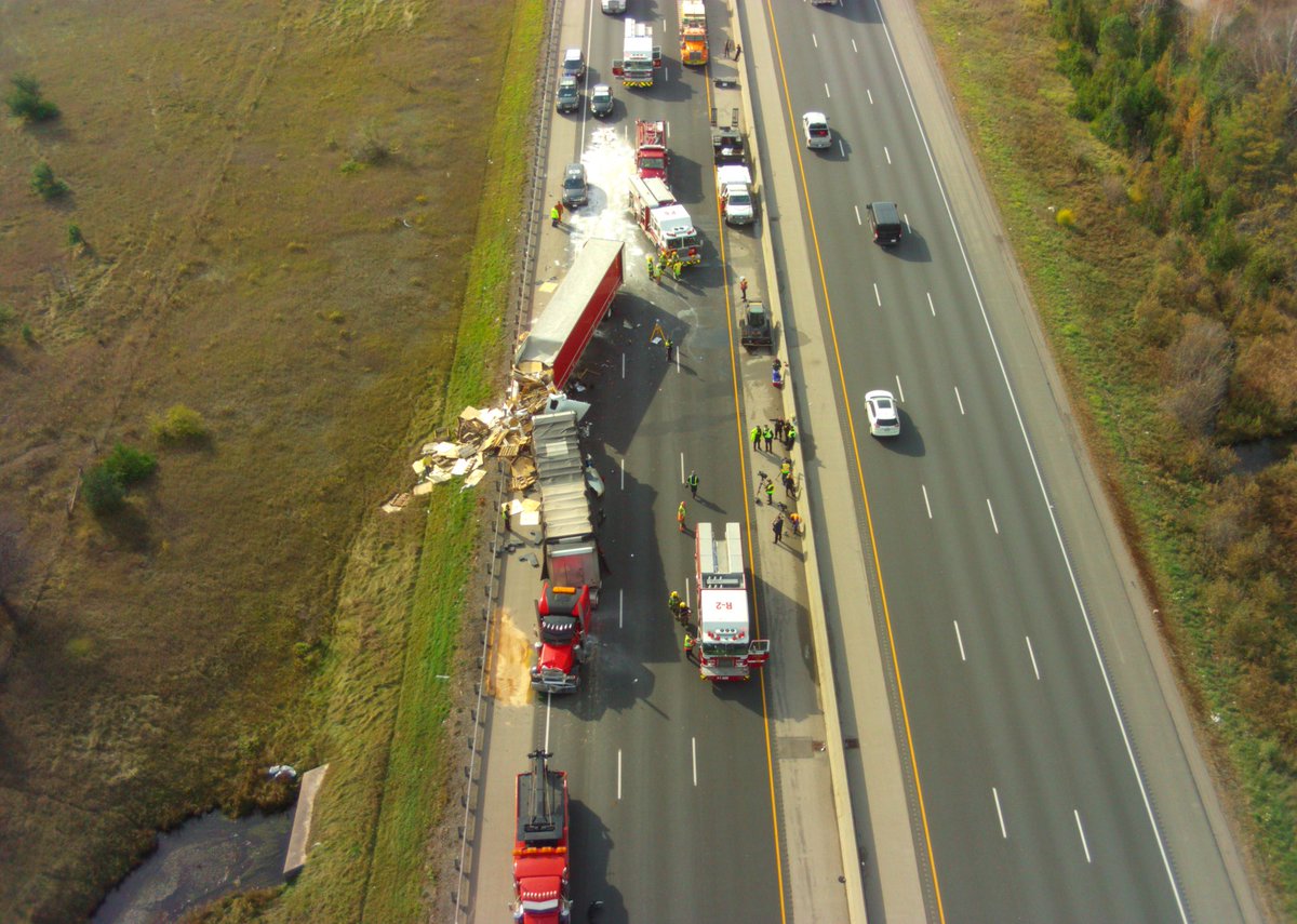 OPP_HSD's tweet photo. Update: #Hwy401 EB reopened after earlier fatal collision
Abdual WAHEED, 59 year old man from Ajax Ontario was killed in the crash https://t.co/r8yi8WXFqA