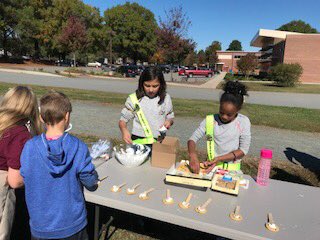 SpeasGlobal's tweet photo. Thanks to our #SafetyPatrol 4 helping with #PBIS #FallFun and games! Thanks to Ms. Daniels for forming this group. #wsfcscv @SpeasGlobal https://t.co/2Pze0EINNT