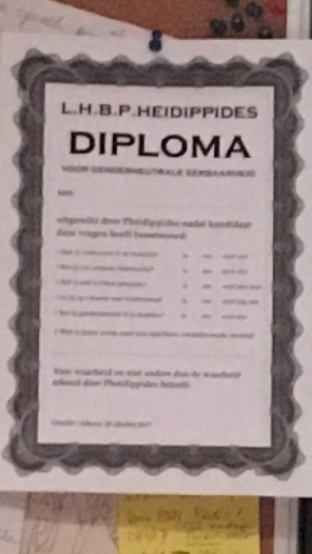 Snelvoeter's tweet photo. #Phl17 Pheidippides reikt morgen diploma’s uit. Nog bewust onleesbaar want antwoorden moeten spontaan zijn. Een goede lezer ziet het thema. https://t.co/V5zUI2H42l