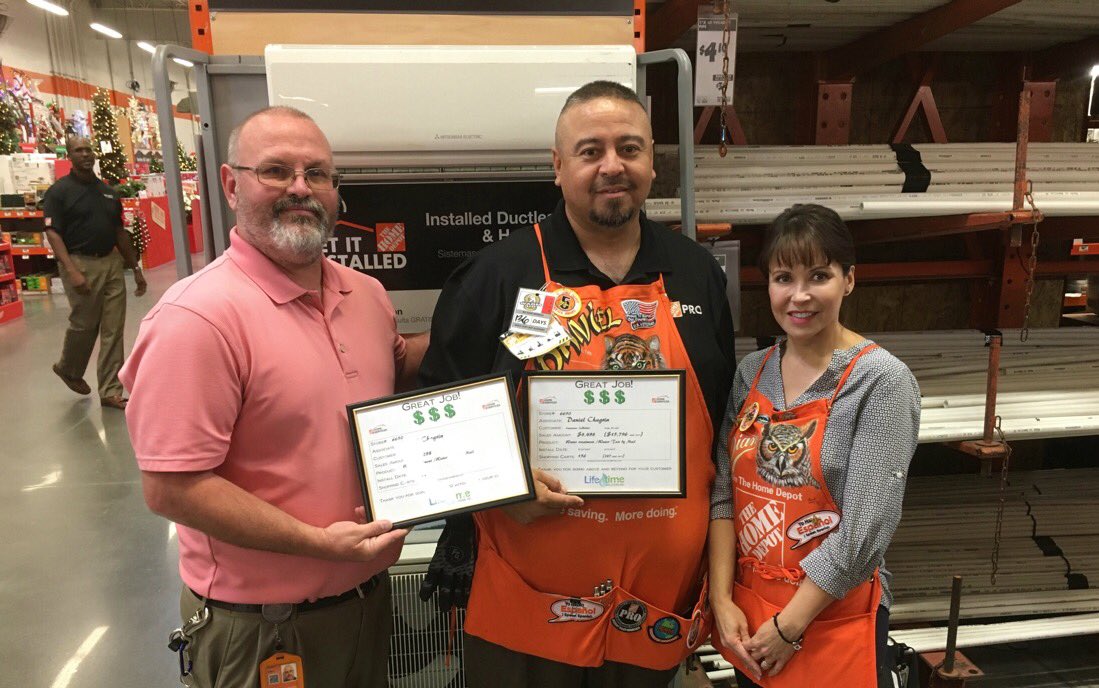 Diana_P_Kelly's tweet image. Don @ Life Time recognized Daniel for great dollar producing leads. Thank you Don for continued recognition and Daniel for setting leads💵💵