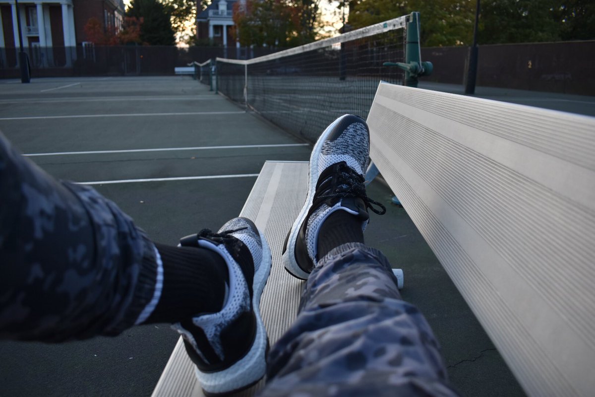 MrMetKevC's tweet photo. @nyknicks @footlocker #FridayNightKicks https://t.co/vqxPB5V1rB