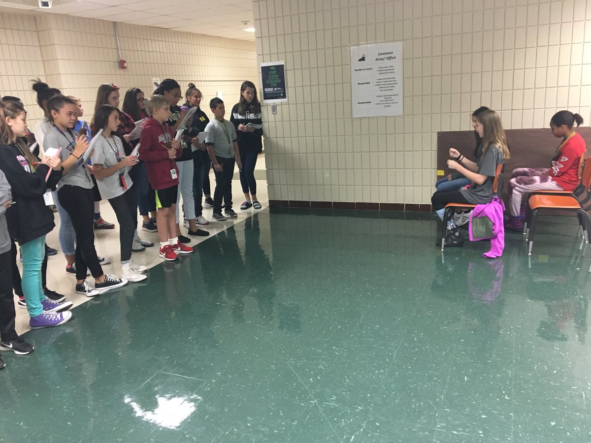 Mrs_BoydTeaches's tweet photo. Using hooks to get students engaged in reading! Such a fun day!!! #hookthereader #gettingstudentsengaged #teachersrock #yjhsoaring https://t.co/0guNNC1Nhe