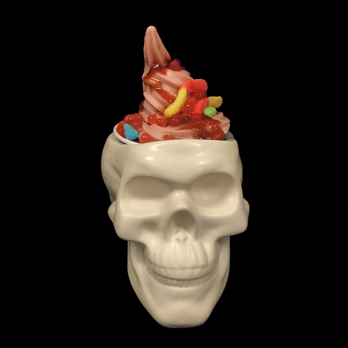 oloyogurt's tweet photo. Taste this flavor, if you dare! It's a Spooky Sorbet Surprise! https://t.co/ML9uxGi5Pm