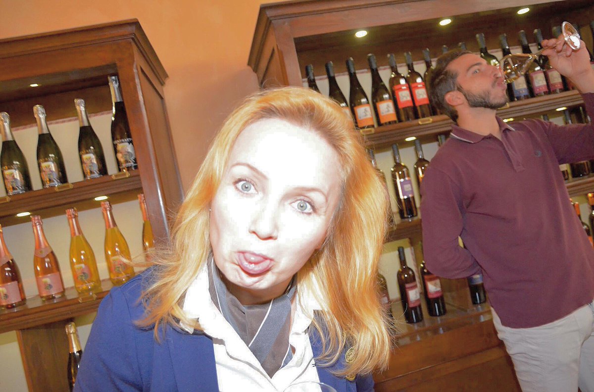 Konobella_it's tweet photo. Sommelier without sense of humor is Not sommelier:)
#sommelier #contratto #winetasting #wineblog #светланаконобелла #svetlanakonobella https://t.co/ZwWtGvKFwt