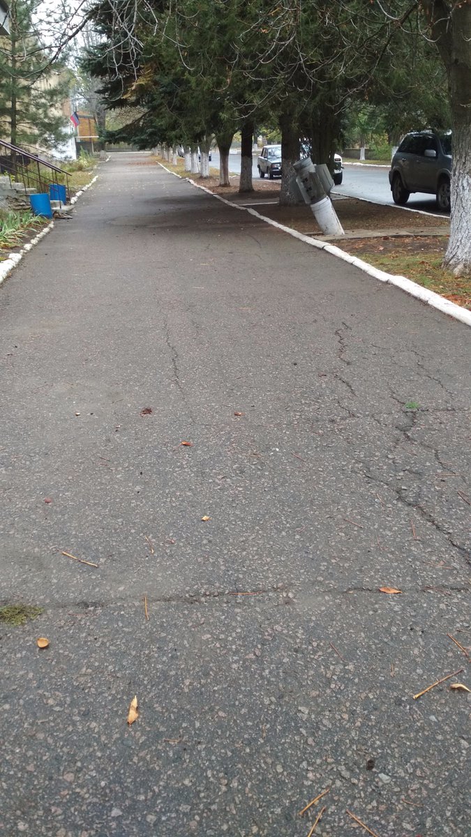 Legion1770's tweet image. Памятник ракете от Урагана в Старобешево. Что символично направление с востока, а там до границы рф 30 км