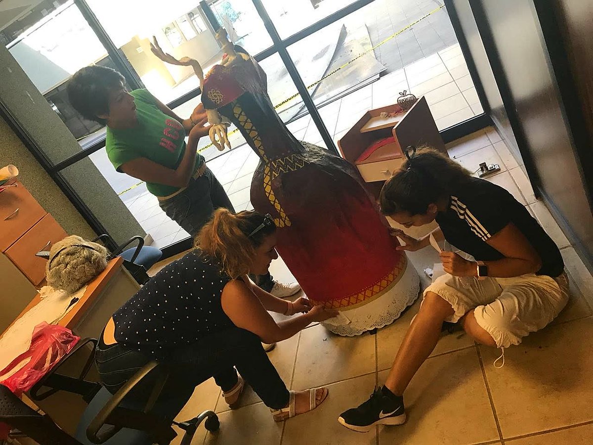 AnaValencia_M's tweet photo. Desde ntra función fortaleciendo las #TradicionesMexicanas en esta demostracion de #catrinas2017 ����👭☠
#ATPSector08E https://t.co/Ki4uoMThHa