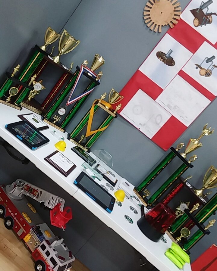 breckrobotics's tweet photo. Table display! https://t.co/pNzbH9guql