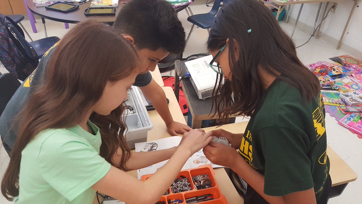 JenHanRealtor's tweet photo. @SeguinRobotics #RoadBotics getting started. TY @McAllenISDCTE  @Dell @FIRSTRGV here we come. Beep! Beep! @SeguinElem https://t.co/VAfaO0KMog
