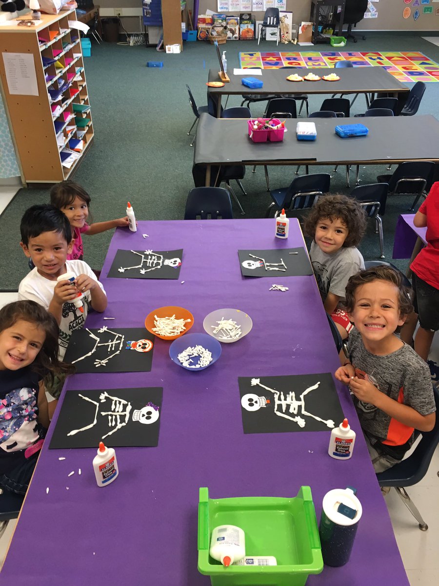 k1pandas's tweet image. Learning all about our bones and making healthy choices! #RedRibbonWeek #acaciakinder