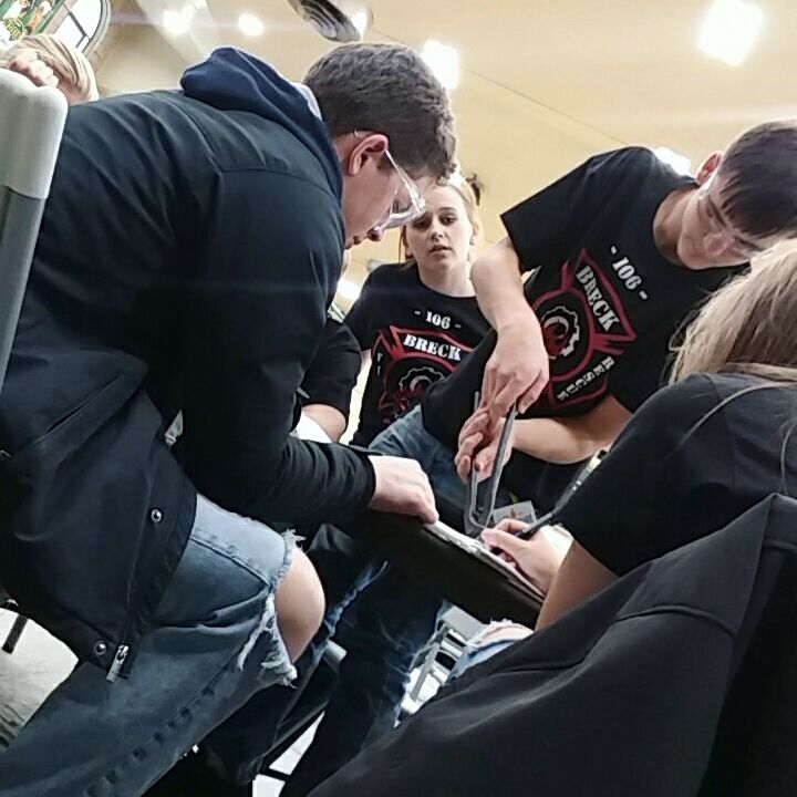 breckrobotics's tweet photo. Engineering working hard! https://t.co/BO6rSPBnxZ
