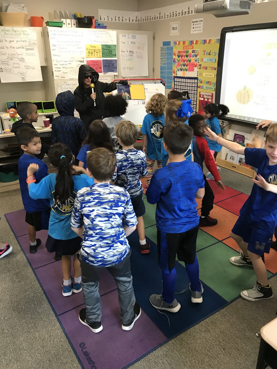 MoffettTeach's tweet photo. We LOVED our 1st mystery reader. She read the book in costume &amp; we got to dance &amp; sing at the end! How fun! @MWEPrincipal @MeadowWoodSBISD https://t.co/1cumgFG9FC