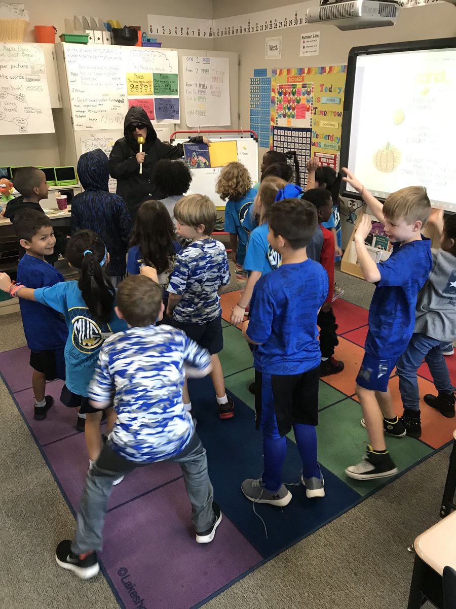 We LOVED our 1st mystery reader. She read the book in costume &amp; we got to dance &amp; sing at the end! How fun! @MWEPrincipal <a href="/MeadowWoodSBISD/">Meadow Wood Elem.</a>