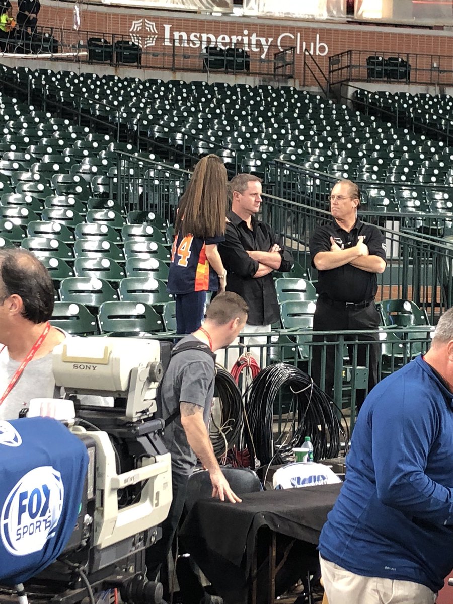 JuliaMorales's tweet photo. Roy Oswalt is here. https://t.co/pdiB88u3Zk