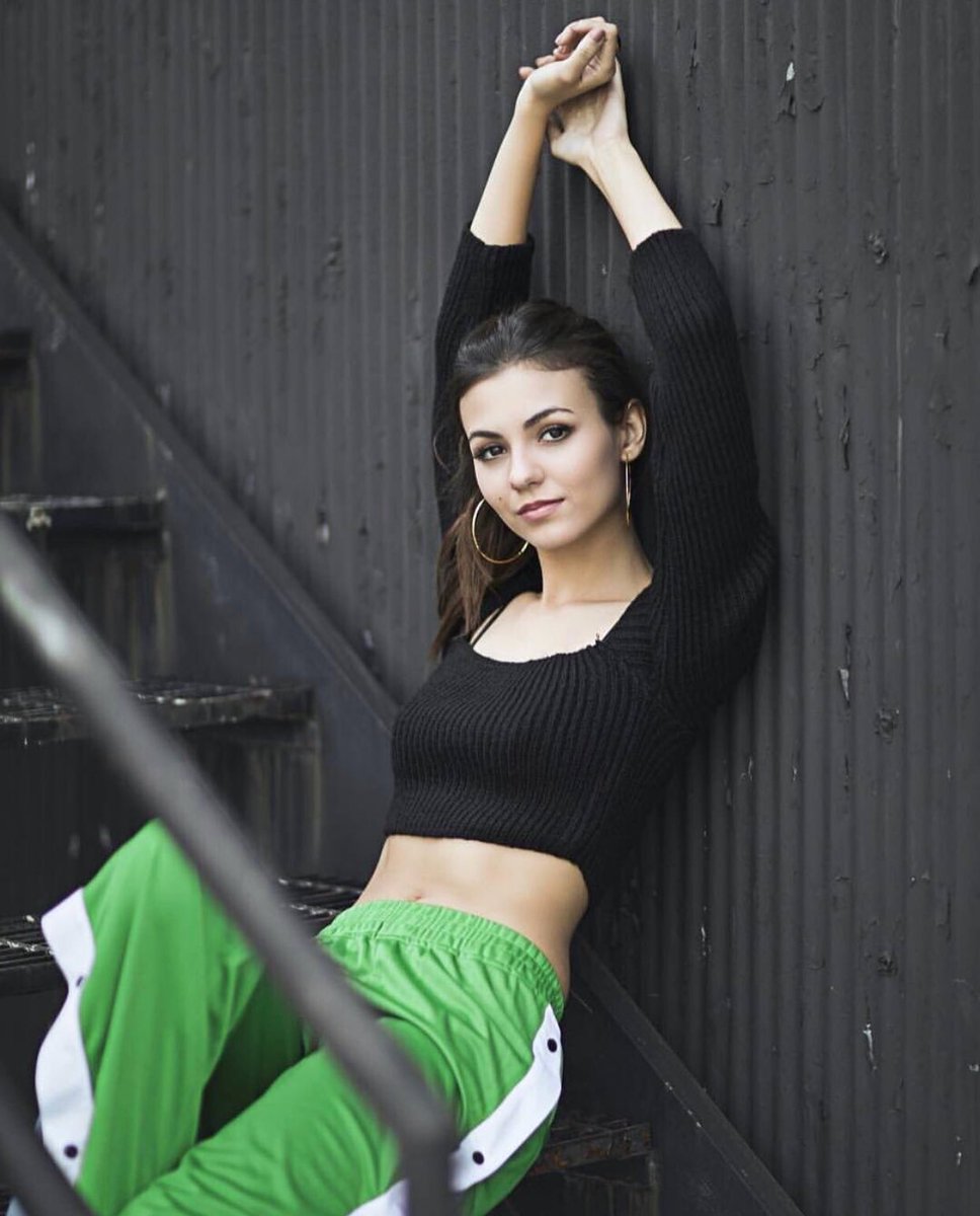 VictoriaJustice's tweet photo. TGIF 🖤
Any fun plans? 
📸: @TristanLeyco https://t.co/O4cSxsNFtn