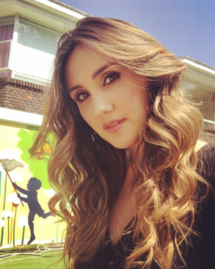 DulceMaria's tweet photo. No se pierdan hoy a las 8 pm @MuyPadresTV por @ImagenTVMex  #missPam https://t.co/EYK7aKw7OX
