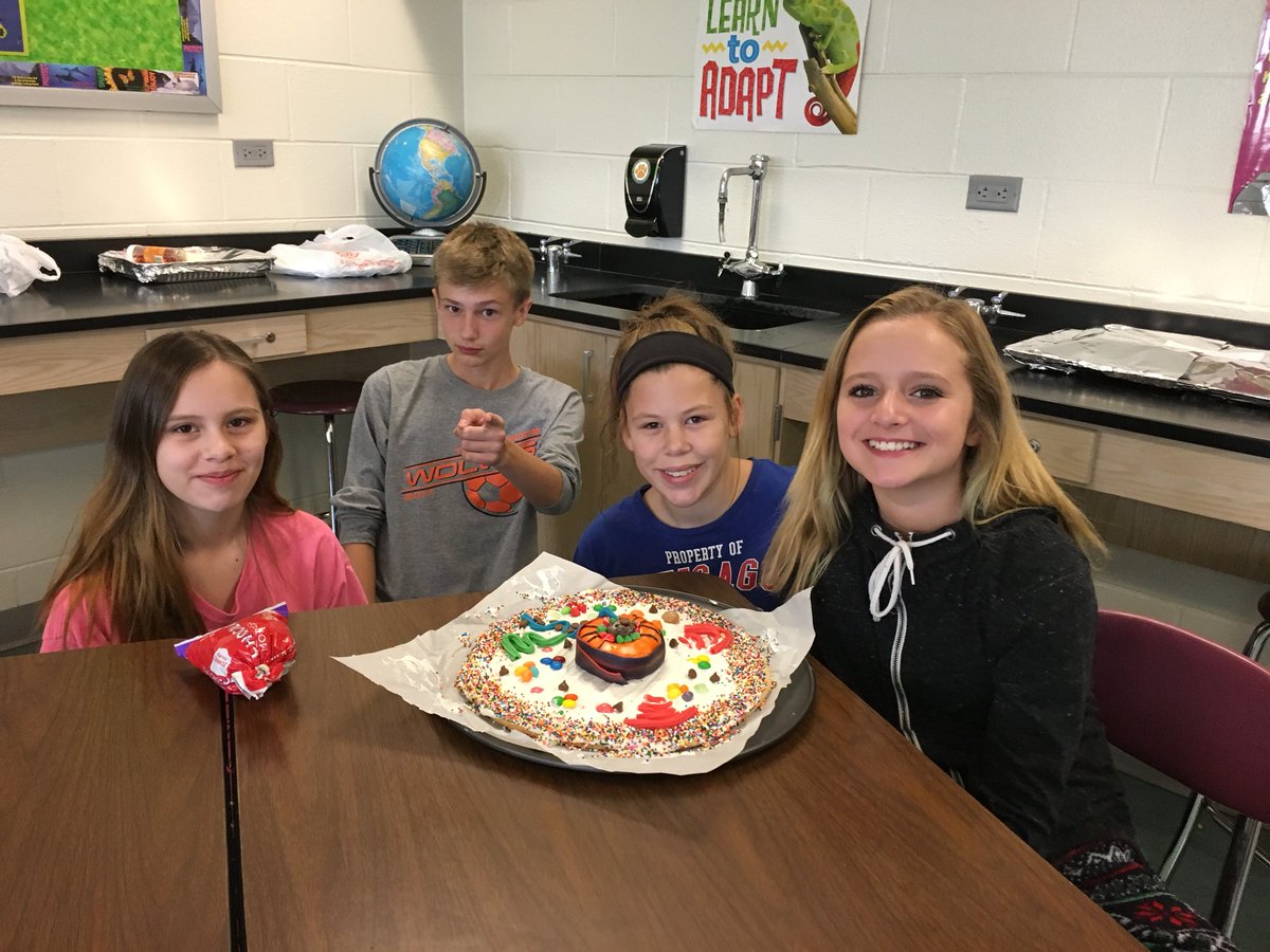 Mrs. Trabold Psd202 tweet media