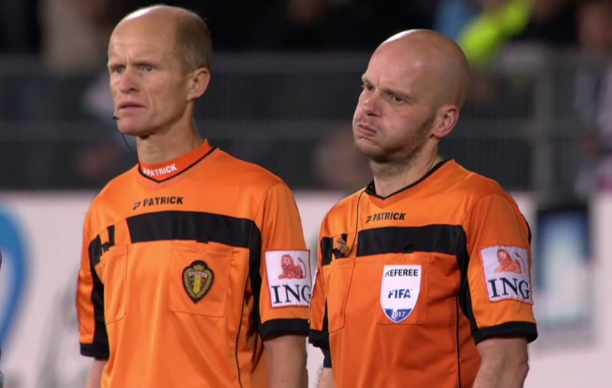 Buffelke's tweet photo. Wanneer je al bij het affluiten beseft dat er een storm op je afkomt...#baddayatwork #chagnt #videoref #sportslatenight https://t.co/sWZ82hLMhx