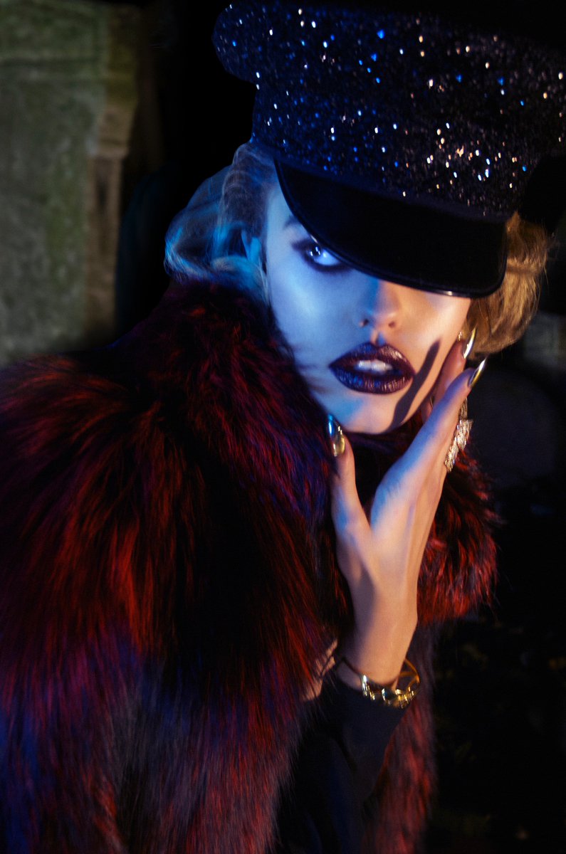 KYMMENZIES's tweet photo. Halloween beautorial Makeup by @KYMMENZIES Photo @mateuzsitk Styling @RichardShoyemi https://t.co/KidIG8ZoI3