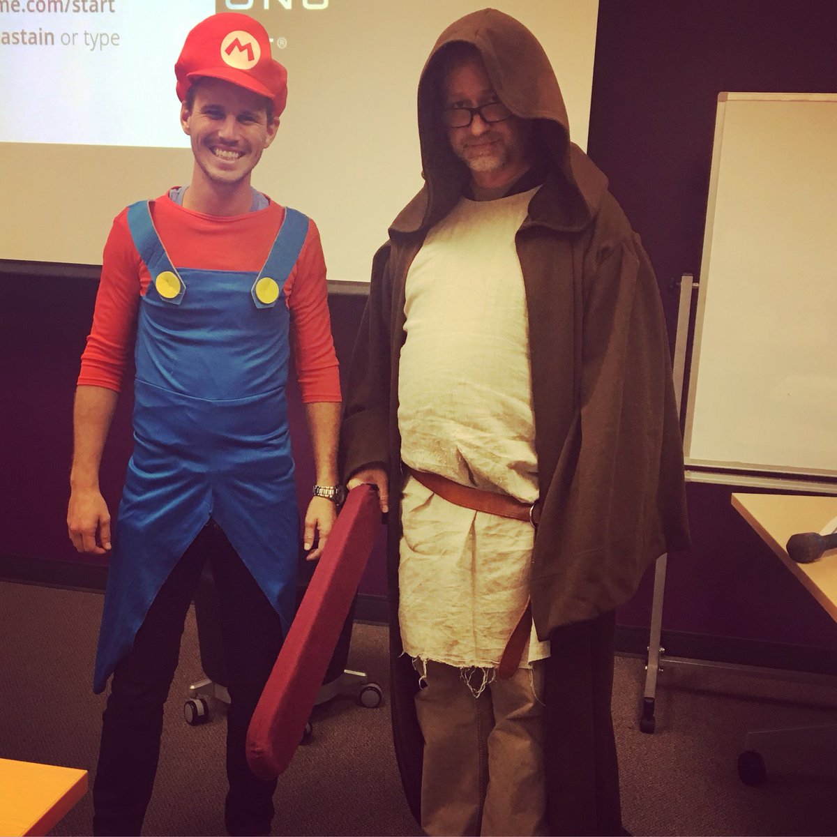 Pariveda_ATL's tweet image. Optional costumes for the Project Scoping Workshop today! 👻👻